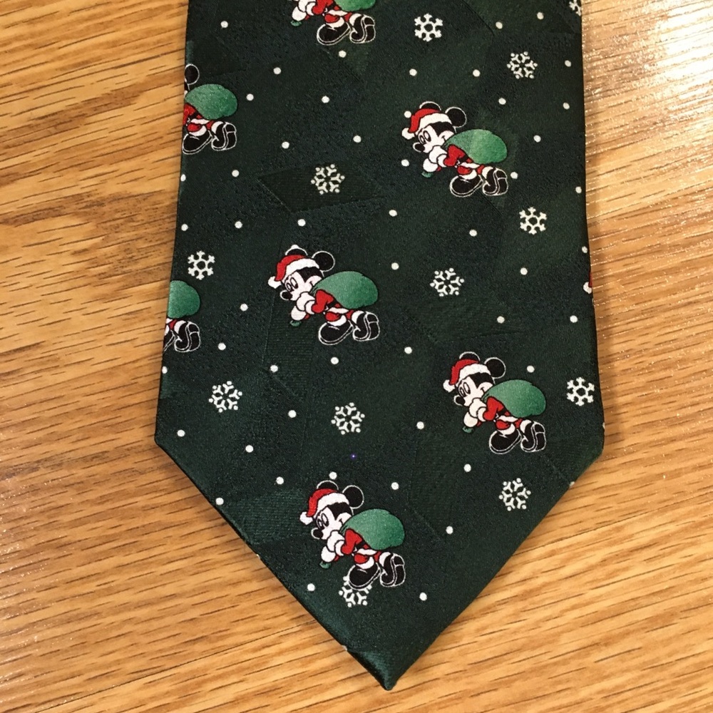 Mickey & Co Mickey‎ Mouse Santa carrying Sack of Presents Neck Tie Green Disney